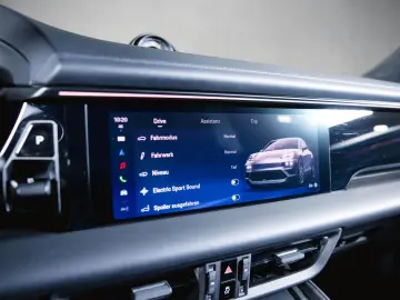 PORSCHE Macan Turbo Panoramadach Sport Chrono