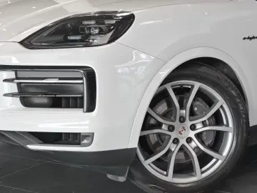 Porsche Cayenne E-Hybrid AHK PANO LUFT Bose