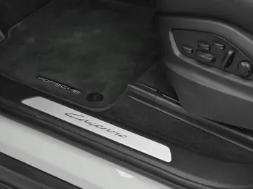 Porsche Cayenne E-Hybrid AHK PANO LUFT Bose