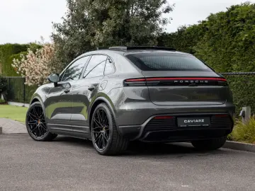 PORSCHE Macan 4 EV 100KW 22 RS AIR MATRIX PANO ENTRY 18W