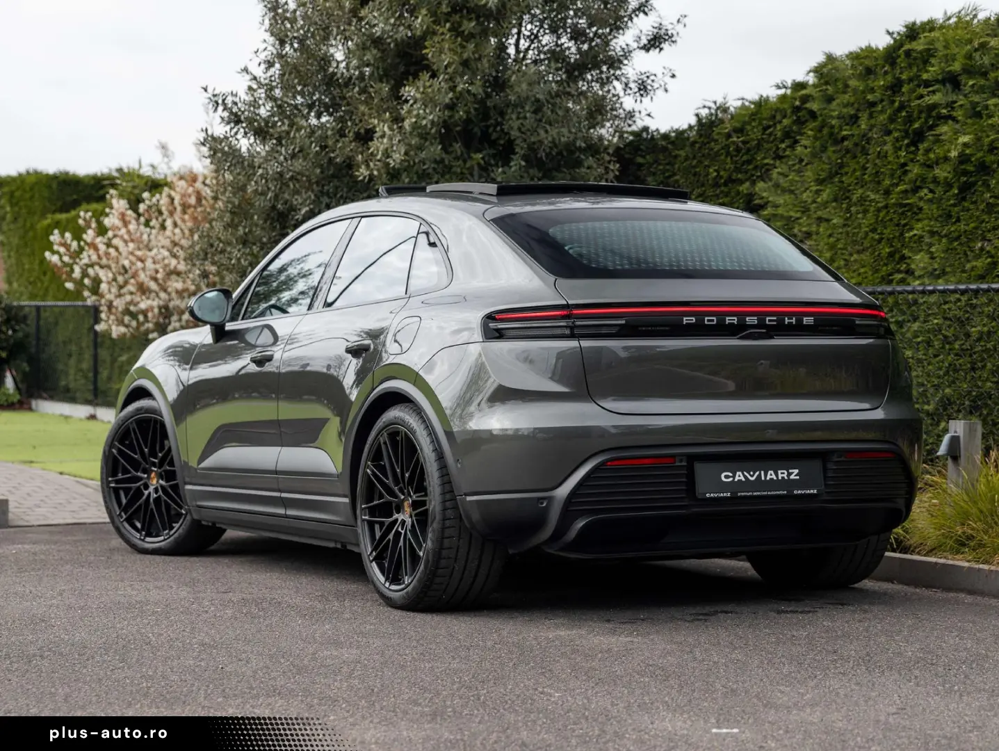 PORSCHE Macan 4 EV 100KW 22 RS AIR MATRIX PANO ENTRY 18W