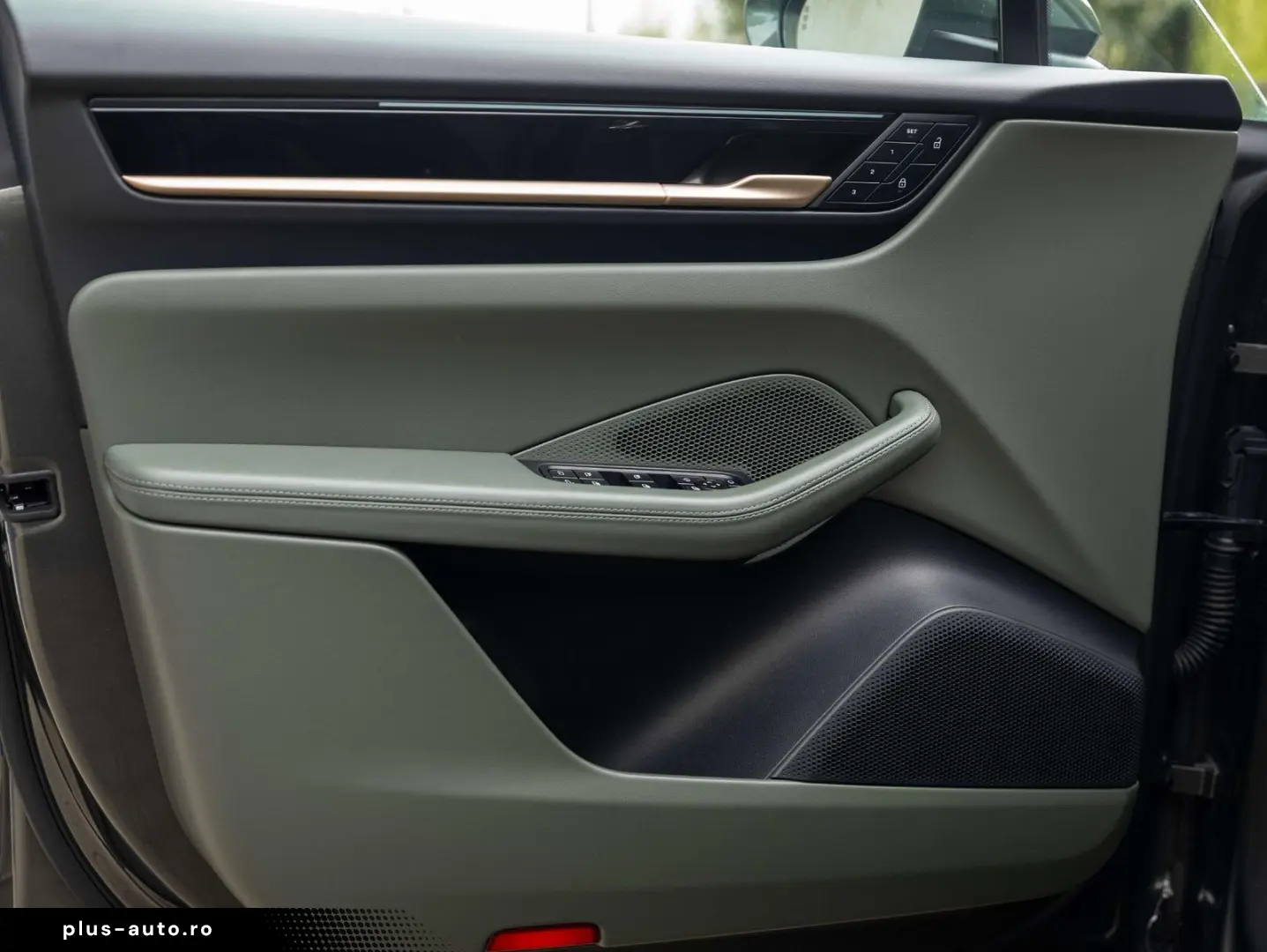 PORSCHE Macan 4 EV 100KW 22 RS AIR MATRIX PANO ENTRY 18W