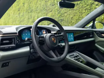 PORSCHE Macan 4 EV 100KW 22 RS AIR MATRIX PANO ENTRY 18W