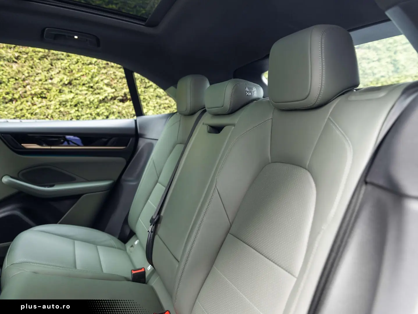 PORSCHE Macan 4 EV 100KW 22 RS AIR MATRIX PANO ENTRY 18W