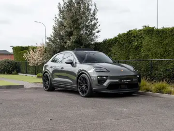 PORSCHE Macan 4 EV 100KW 22 RS AIR MATRIX PANO ENTRY 18W