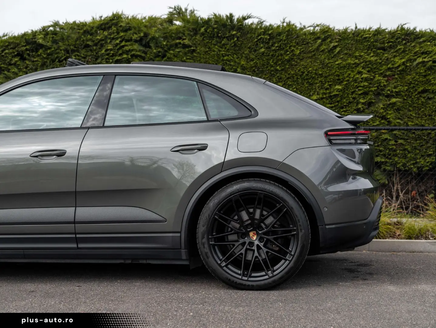 PORSCHE Macan 4 EV 100KW 22 RS AIR MATRIX PANO ENTRY 18W