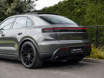 PORSCHE Macan 4 EV 100KW 22 RS AIR MATRIX PANO ENTRY 18W