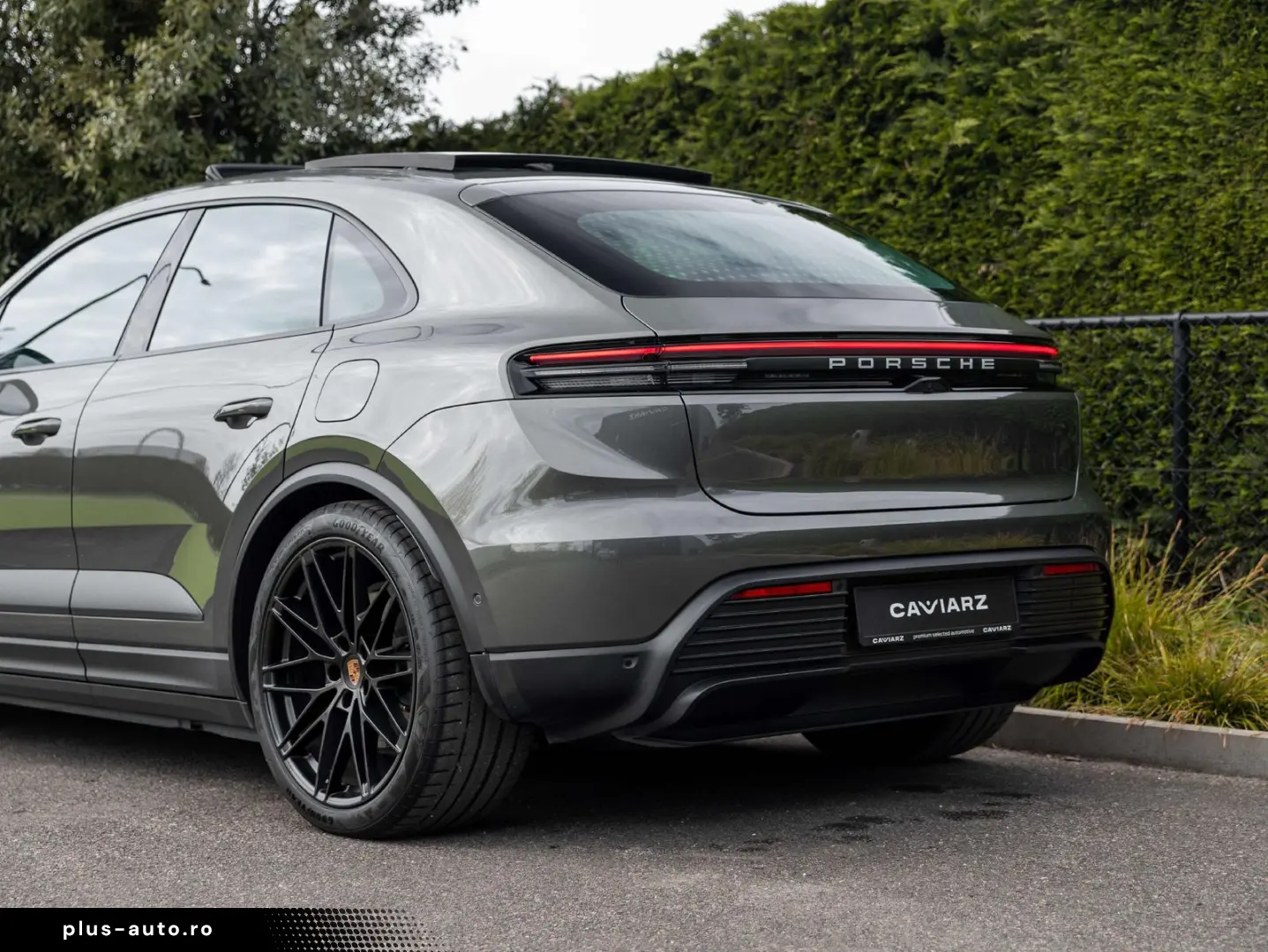 PORSCHE Macan 4 EV 100KW 22 RS AIR MATRIX PANO ENTRY 18W