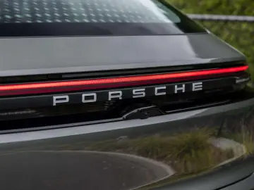 PORSCHE Macan 4 EV 100KW 22 RS AIR MATRIX PANO ENTRY 18W