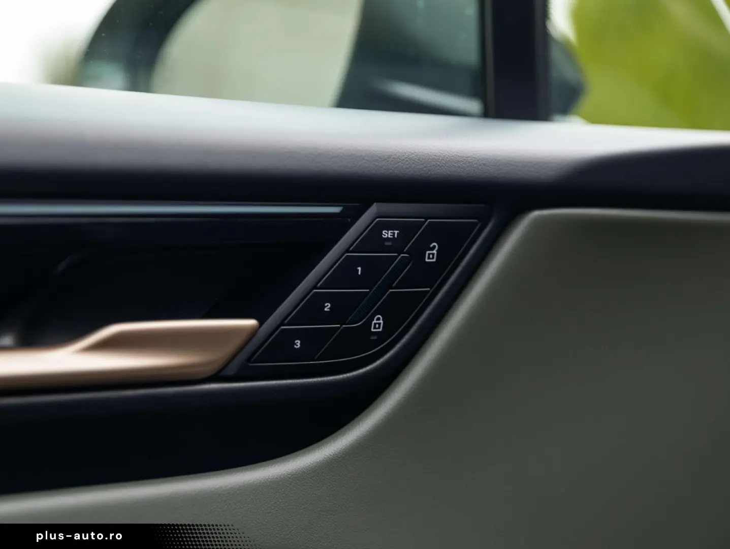 PORSCHE Macan 4 EV 100KW 22 RS AIR MATRIX PANO ENTRY 18W