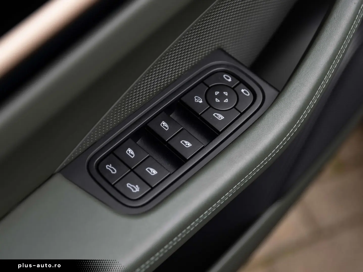 PORSCHE Macan 4 EV 100KW 22 RS AIR MATRIX PANO ENTRY 18W