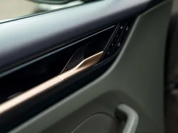 PORSCHE Macan 4 EV 100KW 22 RS AIR MATRIX PANO ENTRY 18W