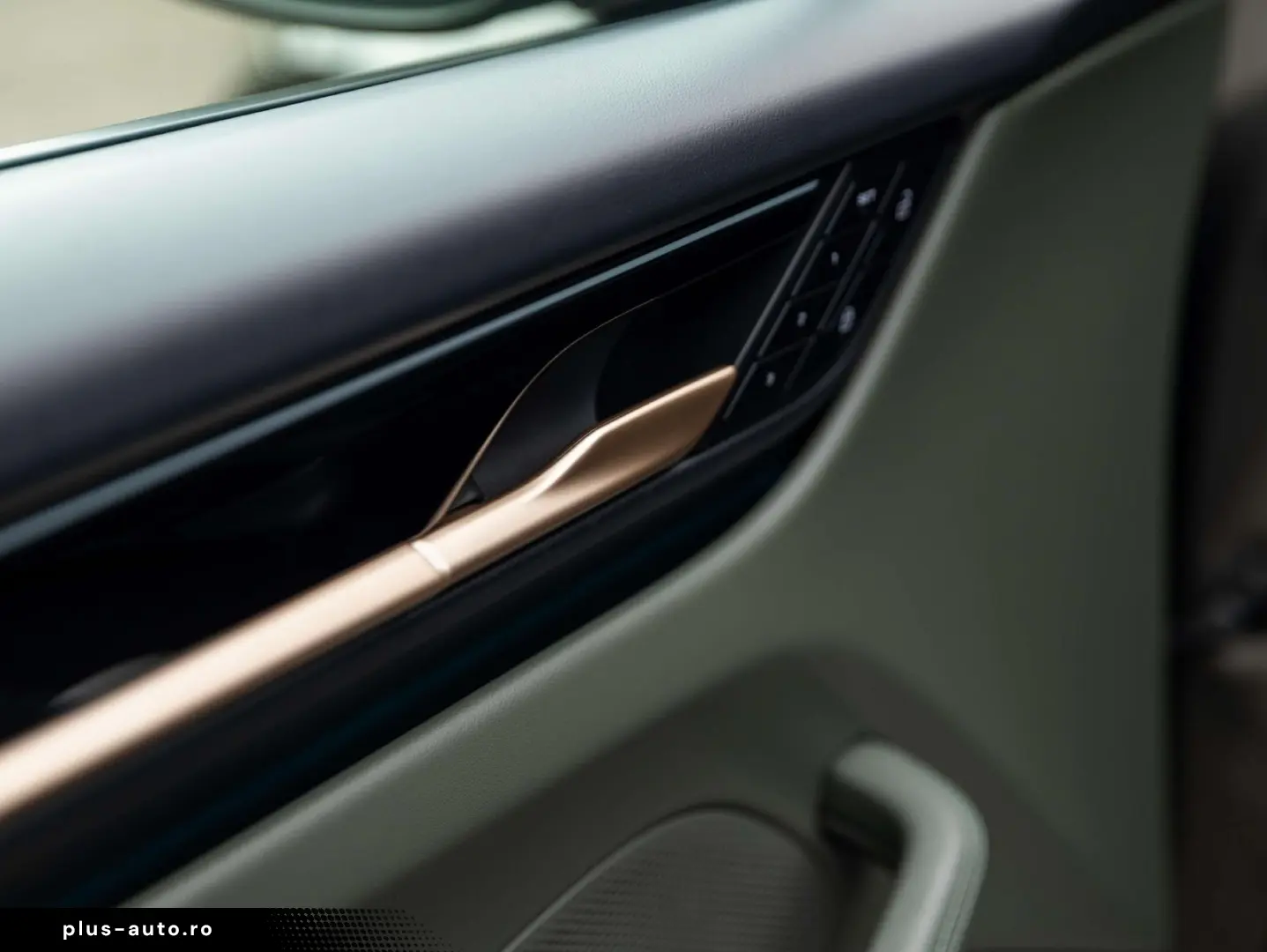 PORSCHE Macan 4 EV 100KW 22 RS AIR MATRIX PANO ENTRY 18W