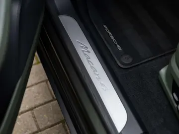 PORSCHE Macan 4 EV 100KW 22 RS AIR MATRIX PANO ENTRY 18W