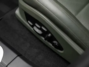 PORSCHE Macan 4 EV 100KW 22 RS AIR MATRIX PANO ENTRY 18W