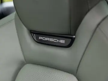 PORSCHE Macan 4 EV 100KW 22 RS AIR MATRIX PANO ENTRY 18W