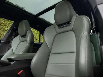 PORSCHE Macan 4 EV 100KW 22 RS AIR MATRIX PANO ENTRY 18W