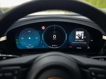 PORSCHE Macan 4 EV 100KW 22 RS AIR MATRIX PANO ENTRY 18W