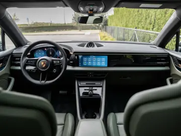 PORSCHE Macan 4 EV 100KW 22 RS AIR MATRIX PANO ENTRY 18W