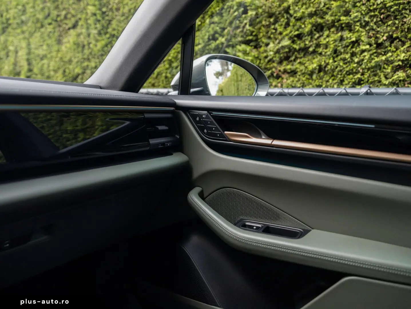 PORSCHE Macan 4 EV 100KW 22 RS AIR MATRIX PANO ENTRY 18W