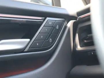 PORSCHE Macan Electric 4 PANO ACC SPORT CHRONO 18WAYSEAT