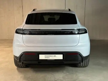 PORSCHE Macan 4   Luftfederung   LED-Matrix   AHK