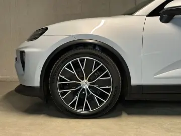 PORSCHE Macan 4   Luftfederung   LED-Matrix   AHK