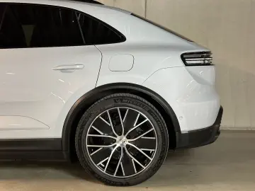 PORSCHE Macan 4   Luftfederung   LED-Matrix   AHK