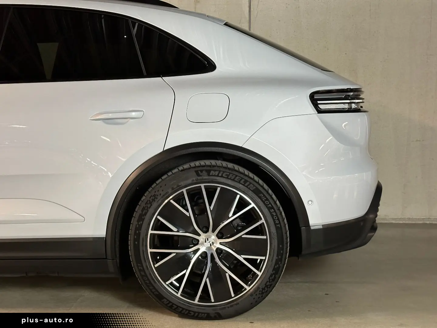 PORSCHE Macan 4   Luftfederung   LED-Matrix   AHK