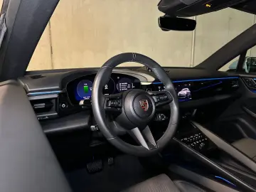PORSCHE Macan 4   Luftfederung   LED-Matrix   AHK