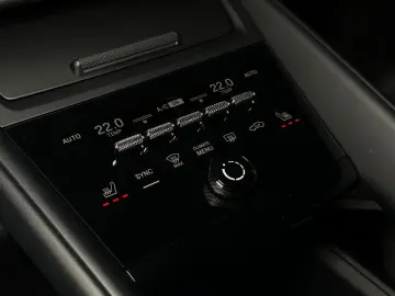 PORSCHE Macan 4   Luftfederung   LED-Matrix   AHK