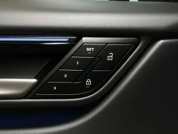 PORSCHE Macan 4   Luftfederung   LED-Matrix   AHK