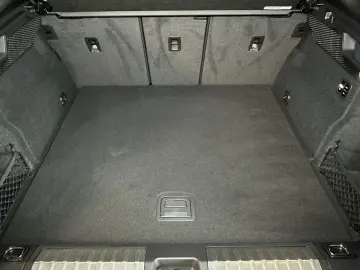 PORSCHE Macan 4   Luftfederung   LED-Matrix   AHK