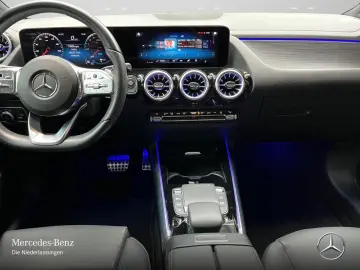 MERCEDES-BENZ GLA 250 e AMG Night Dist Pano 360  AHK LED