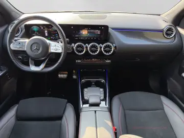 MERCEDES-BENZ GLA 250 e AMG LINE 360  LED LM19 ALCANTARA
