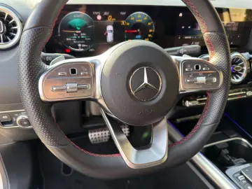 MERCEDES-BENZ GLA 250 e AMG LINE 360  LED LM19 ALCANTARA