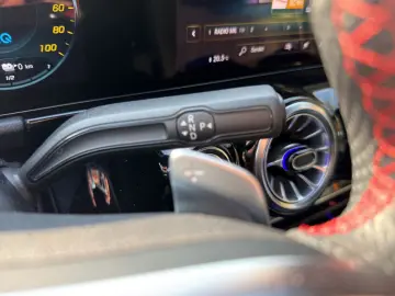 MERCEDES-BENZ GLA 250 e AMG LINE 360  LED LM19 ALCANTARA