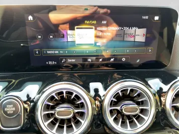 MERCEDES-BENZ GLA 250 e AMG LINE 360  LED LM19 ALCANTARA