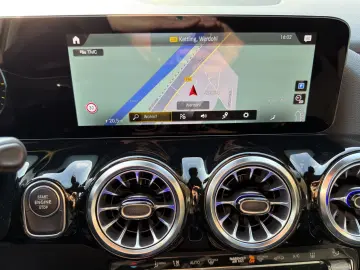 MERCEDES-BENZ GLA 250 e AMG LINE 360  LED LM19 ALCANTARA