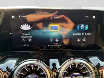 MERCEDES-BENZ GLA 250 e AMG LINE 360  LED LM19 ALCANTARA