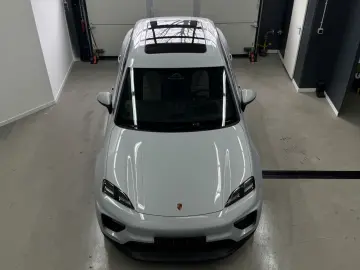 PORSCHE Macan 4 HeadUp 2xDisplay Pano ACC 22  Carbon