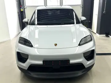 PORSCHE Macan 4 HeadUp 2xDisplay Pano ACC 22  Carbon