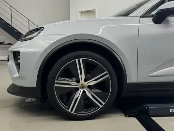 PORSCHE Macan 4 HeadUp 2xDisplay Pano ACC 22  Carbon