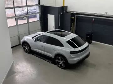 PORSCHE Macan 4 HeadUp 2xDisplay Pano ACC 22  Carbon