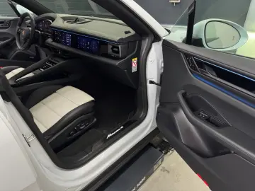 PORSCHE Macan 4 HeadUp 2xDisplay Pano ACC 22  Carbon