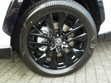 TOYOTA RAV4 Hybrid Style AWD 4x4 - AHK  LED  BT  Navi