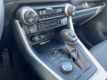 TOYOTA RAV4 2.5 4x4 Style LED Navi SHZ 2xKlima 360 Kam.