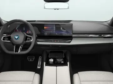 BMW 550e xDr Lim M SPORT AdLED AHK Pano B&W DAPro 21