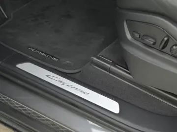 Porsche Cayenne E-Hybrid Coupe InnoDrive Head-Up