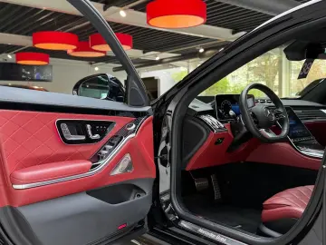 MERCEDES-BENZ S 580 4M AMG Pano HuD 10 HAL LederExklusivROT